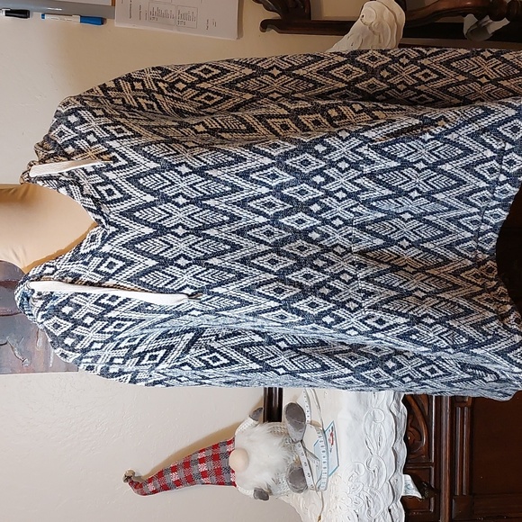 AMERICAN EAGLE Outfitters pull over knit sweatshirt. Size LG. Pre-owned like new - Picture 2 of 8